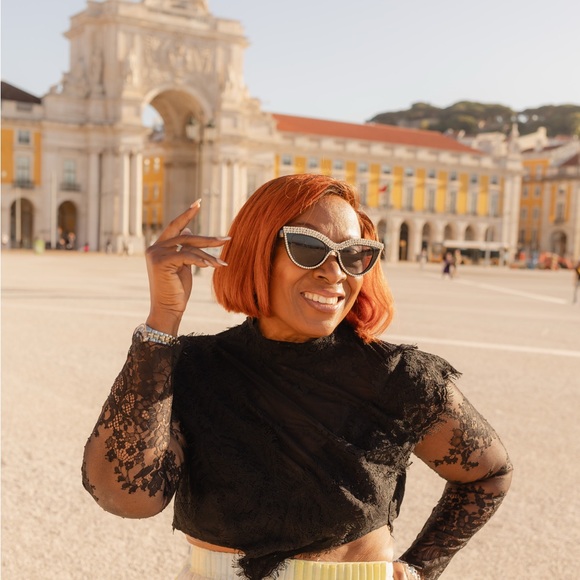 Meet your Posher, Vernetta - Picture 2 of 3